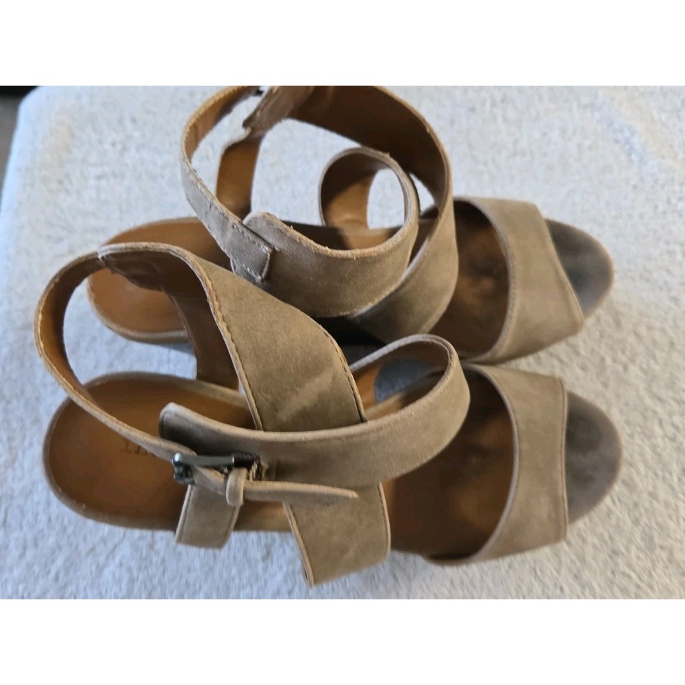 Indigo Rd Womans‎ Heel Sandels Size 8.5 Faux Suede Camel